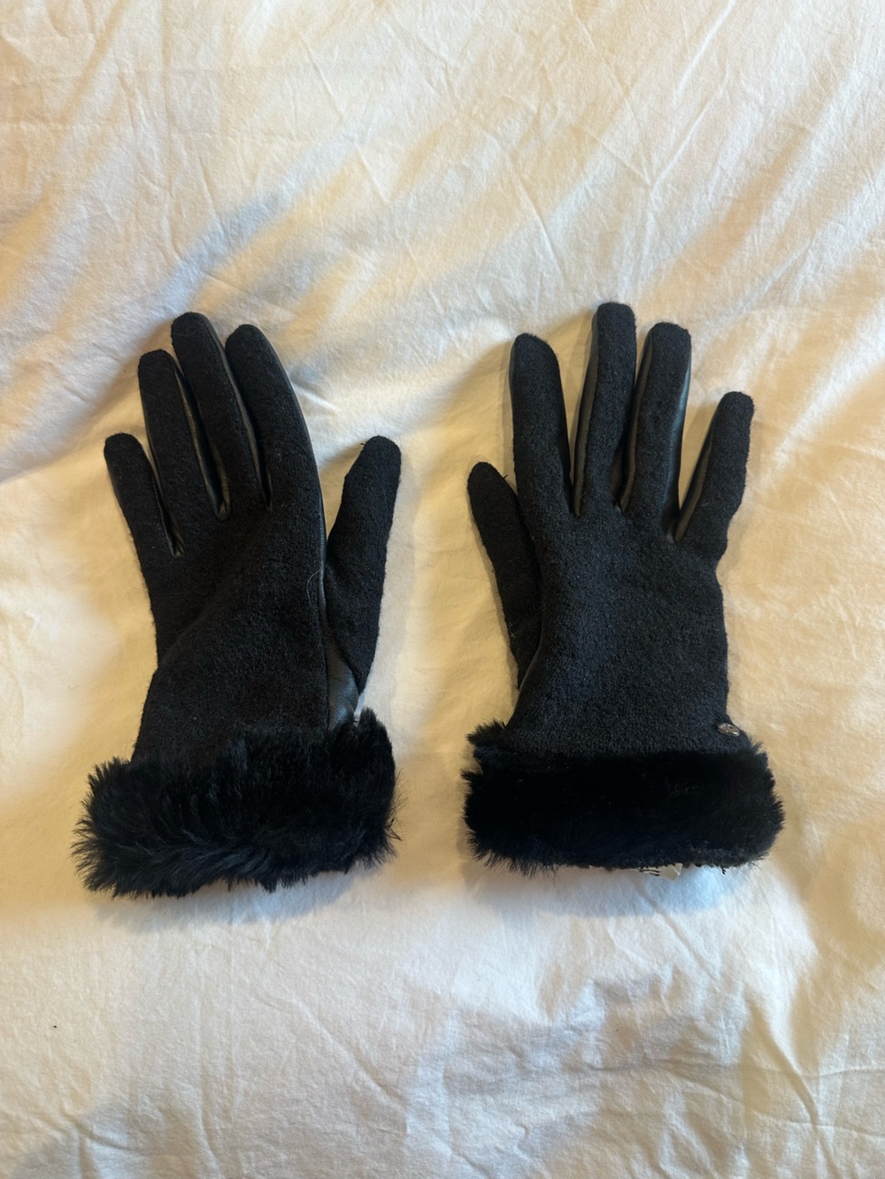 NWOT UGG Black Faux Shearling Cuff Women's Gloves